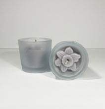 Load image into Gallery viewer, Daffodil Flower Top Candle - Eco-Friendly
